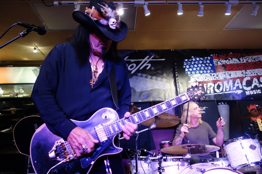 Robert Sarzo and Hurricane Interviews and Live Performances Chromacast Sawtooth Clinic at GoDpsMusic&nbsp;9/8/2017