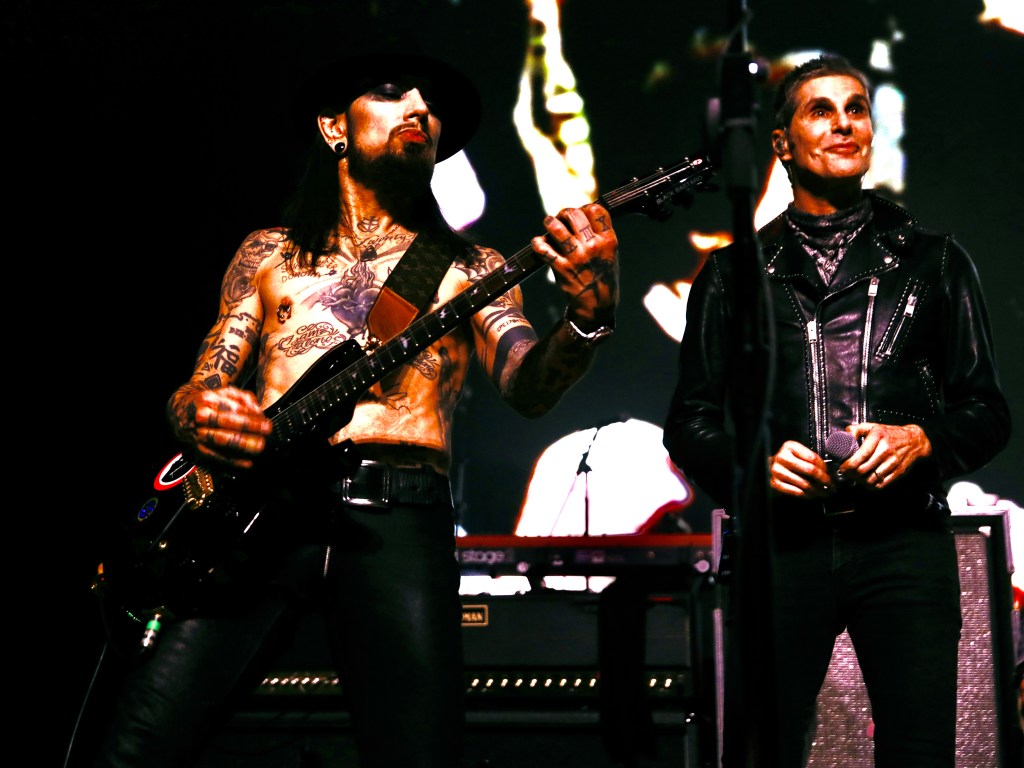 Above Ground 3 Never Mind The Bollocks The Fonda Theatre Perry Farrell Dave Navarro Dexter Holland pics 12/20/2021 