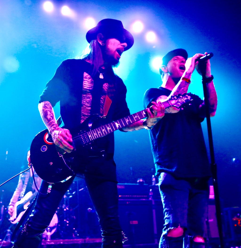 Above Ground 3 Never Mind The Bollocks The Fonda Theatre Dave Navarro and Corey Taylor pics&nbsp;12/20/2021